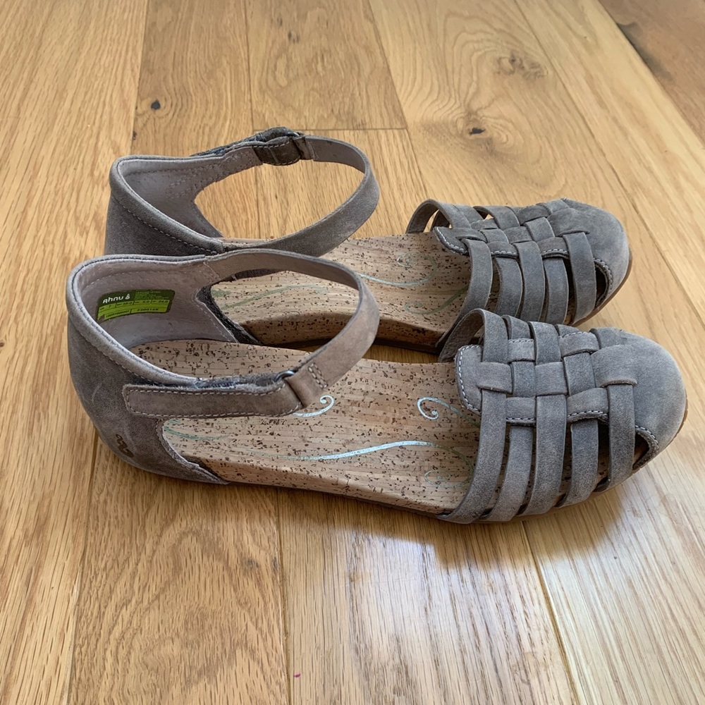 Ahnu Size 7 Malini women’s strappy sandal